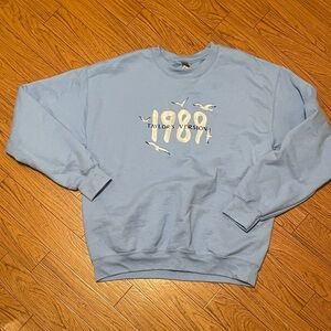 Taylor Swift 1989 Taylor's Version Blue Seagull Crewneck Sweatshirt, size medium
